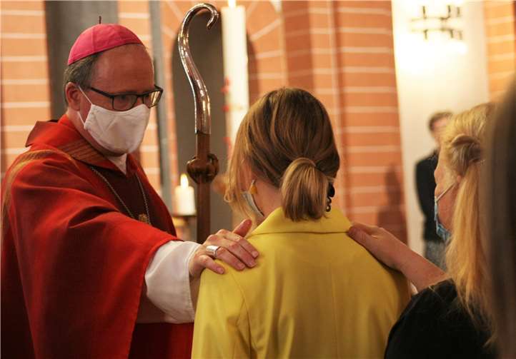 Bischof Dr. Stephan Ackermann bei der Segnung. Foto: privat