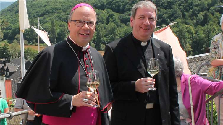 Bischof Dr. Stephan Ackermann (links) undPfarrer Markus Arndt (Pfarreiengemeinschaft Cochem).