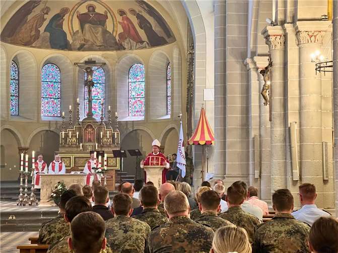 Bischof Stephan Ackermann begrüßte rund 110 Soldatinnen und Soldaten zum Friedensgottesdienst.  Foto: Bistum Trier