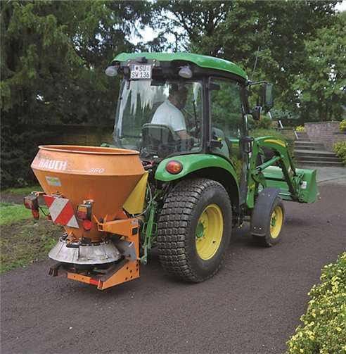 Bisher ist ein erheblicher Personaleinsatz zur Pflege der Hauptwege notwendig. privat