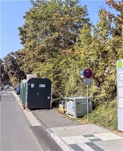 Bisher mussten die Kinder am „Forstweg“ die Straße queren, ein durchgehender Gehweg wird künftig mehr Sicherheit bringen. Fotos: Gemeinde Wachtberg/jd