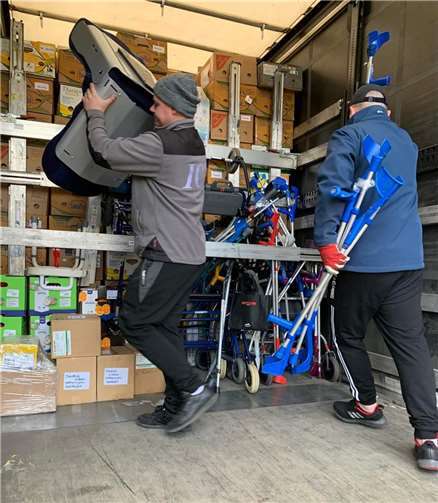 Bislang sind sechs große LKWs in Polen angekommen und haben damit vielen Flüchtlingen, besonders Kindern, geholfen. Foto: privat