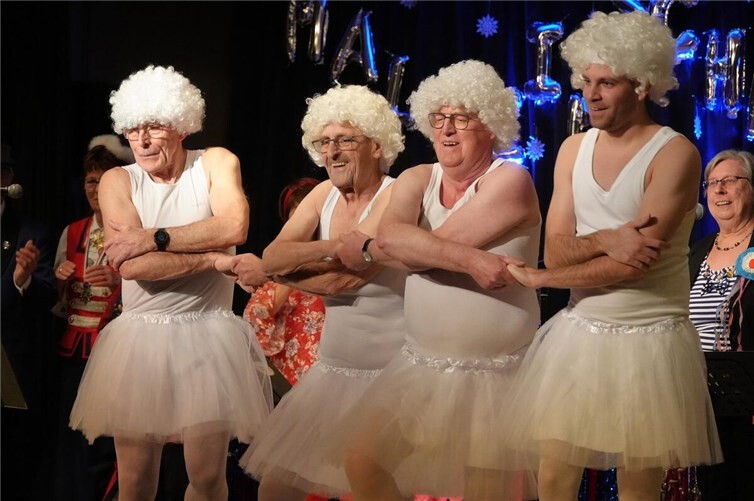 Bissige Büttenreden, Musik und Tanz sowie hier Humor "Schwanensee Oberbieber" bot die Gardesitzung.