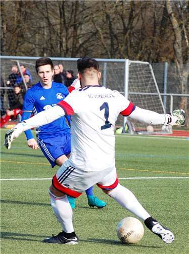 Björn Gilles (hinten) geht in der neuen Saison für den Rheinlandligisten SG Eintracht Mendig/Bell auf Torejagd.