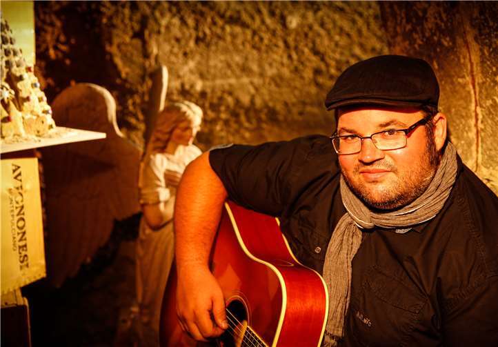 Björn Heuser lädt ein zu einem ganz besonderen Weihnachtskonzert. www.monsterpics.de/Künster