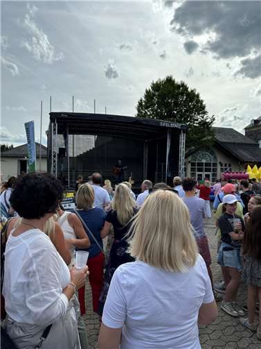 Björn Heuser ließ zum Finale kölsche Stimmung auf dem Marktplatz aufkommen.
