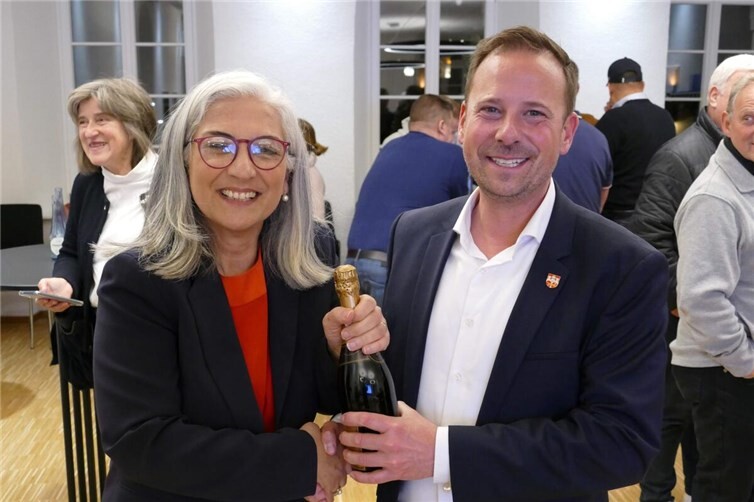 Björn Ingendahl mit der erstunterlegenen Kandidatin Rita Schäfer. Des weiteren trat mit Matteo Peticillo ein Kandidat der AfD an.