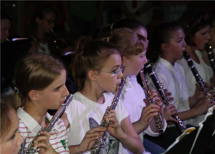 Ein Sommerkonzert voller Überraschungen Bläsergruppe 5 spielte erstmalig.Sandra Rosa