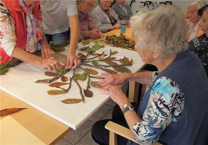 Blätterbaum aus Naturmaterialien.Privat