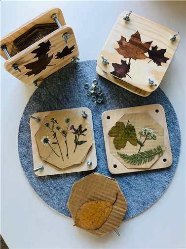 Blättermännchen und lustige Herbstbilder-Geschichten schmücken derzeit die Gänge der Grundschule in Koblenz-Asterstein.Foto: privat