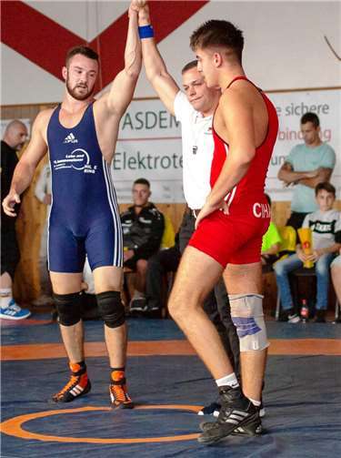 Blaues Trikot: Dominic Zeigermann, WKG Metternich/Rübenach/Boden.