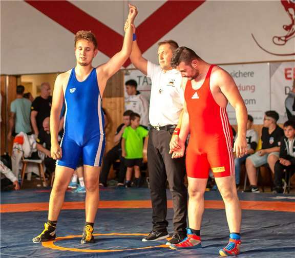 Blaues Trikot: Philipp Dieterle, WKG Metternich/Rübenach/Boden.