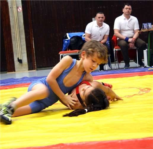 Blaues Trikot Punktbester Ringer in der E-Jugend Korbinian Dieterle WKG.