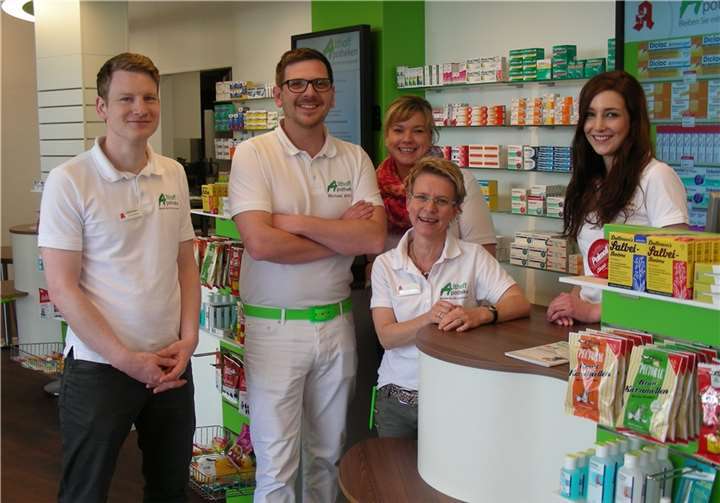 Bleiben Sie mit uns gesund: Das ist das Motto des Althoff-Teams. Von links: Johannes Cremer (Apotheker), Michael Althoff (Inhaber), Linda Krosta und Ute Dreidoppel (pharmazeutisch-technische Assistentinnen), Marisa Rams (Auszubildende).DIM