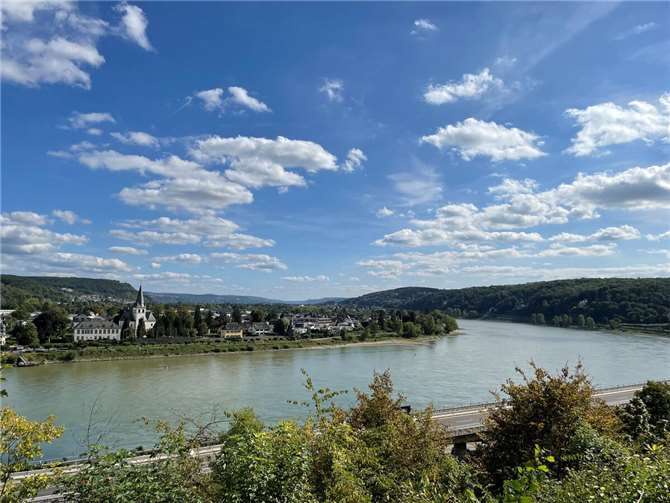 Blick auf B9 und Rhein bei Oberwinter.  Foto: ROB