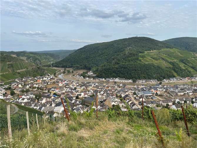 Nahwärmenetz Dernau geht an den Start Blick auf Dernau. Foto: ROB
