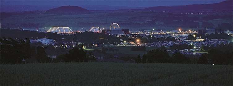 Blick auf das Festivalgelände auf dem ehemaligen Flugplatz in Mendig. Berthold Frings, Wehr