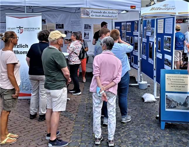 Blick auf den Informationsstand der Archivfreunde. Foto: N. Ziske