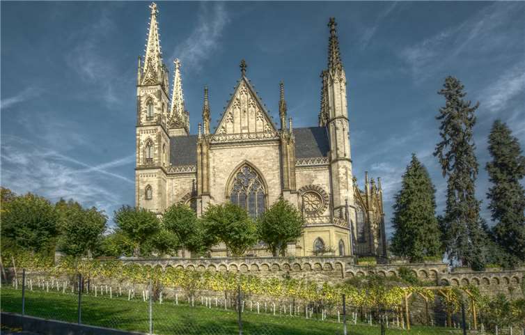 Blick auf den beeindruckenden Kirchtrakt der Apollinariskirche. Guido Zimmer