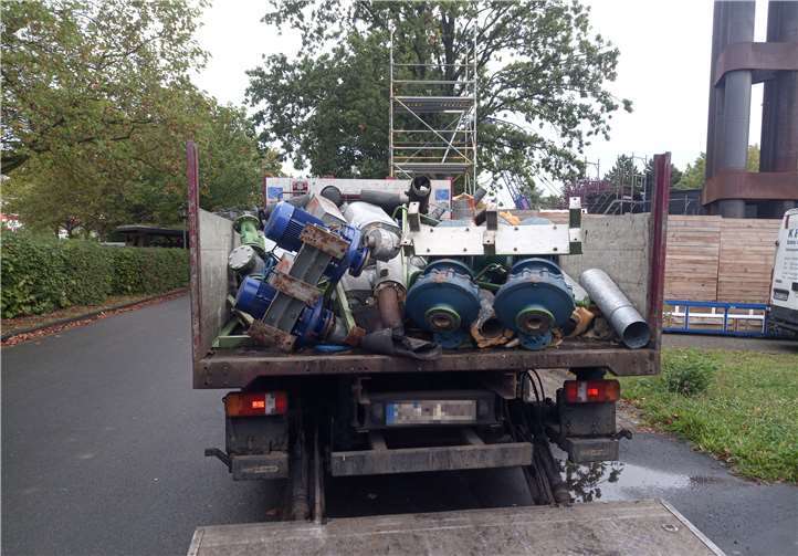 Blick auf die Ladefläche eines kontrollierten Fahrzeugs. Foto: Polizei