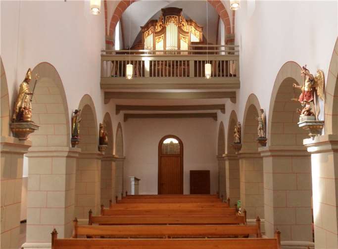 Blick auf die Orgel.