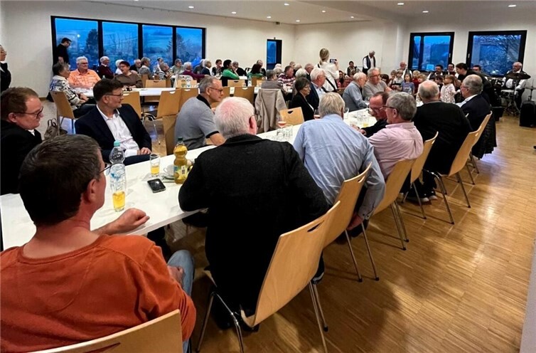 Blick in das gut gefüllte Königsfelder Bürgerhaus.Foto: Felix Zepp