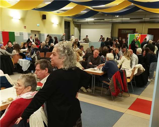 Blick in den bestens gefüllten Helenesaal bei der großen Jubiläumsfeste.