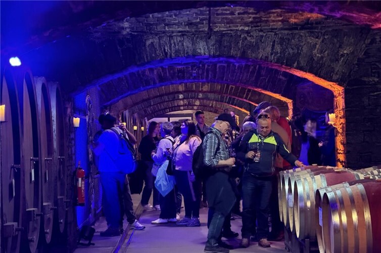 Blick in den historischen Fasskeller der Winzergenossenschaft Mayschoß-Altenahr.