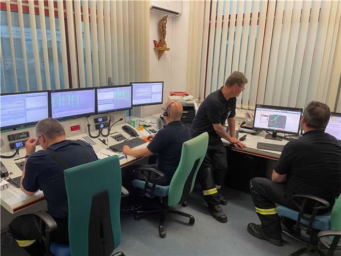 Unwetterwarnungen an der Ahr: „Feuerwehr ist auf alles vorbereitet“ Blick in die Einsatzzentrale im Feuerwehrhaus auf der Heerstraße.. Foto: ROB