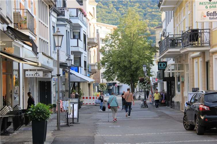 Familien und Tagestouristen sind die Hauptzielgruppen Blick in die Fußgängerzone Poststraße in Bad Neuenahr.