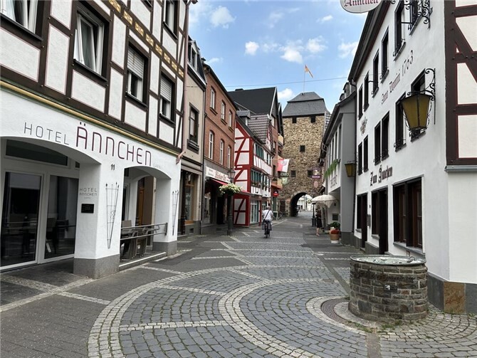 Blick in die Niederhutstraße.  Foto: ROB