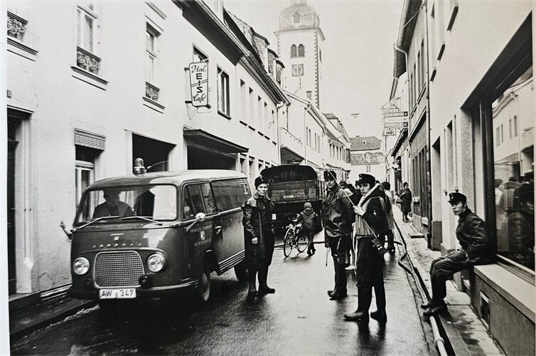 Blick in die Vergangenheit: Seit jeher spielt die Feuerwehr eine tragende Rolle im Leben der Stadt.  Foto: privat