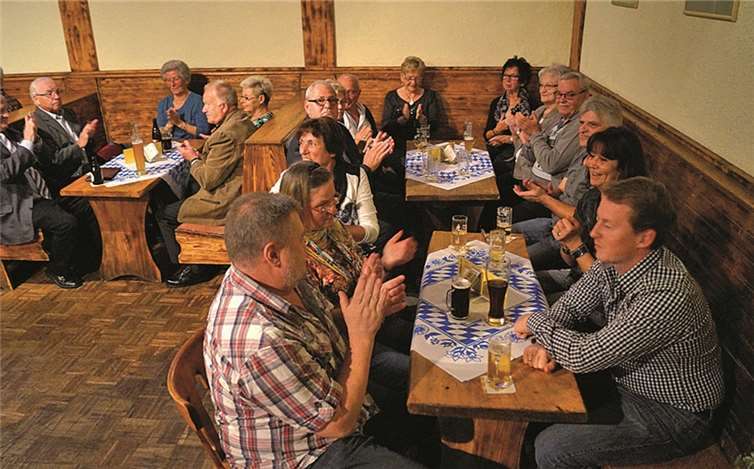 Blick in die sehr gesellige Runde beim Familienfest.Kurt Szislowski