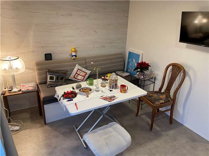 „Wir sind mehr als zufrieden!“: So lebt ein Bad Neuenahrer Ehepaar im Tiny House Blick ins Esszimmer. Foto: ROB