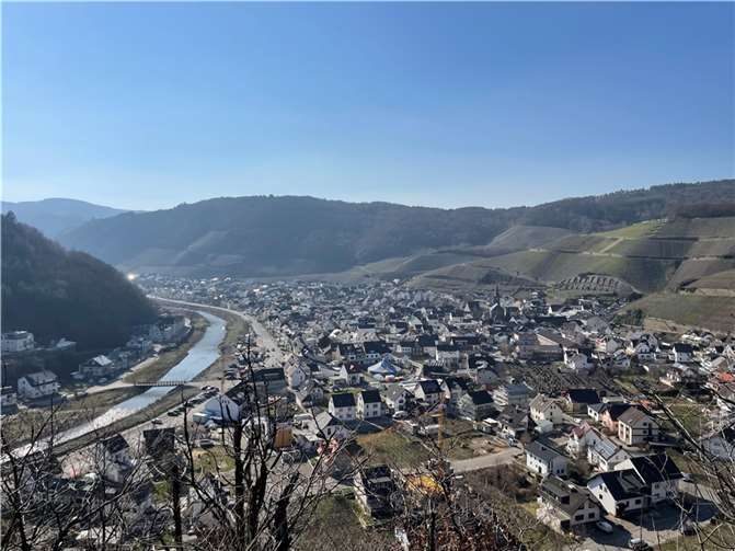 Flut: So geht der Wiederaufbau in Dernau voran Blick über Dernau. Foto: ROB