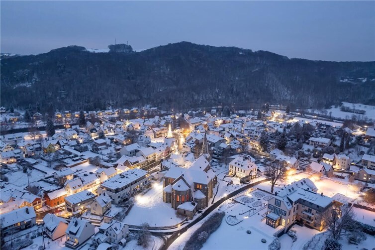 Blick über das gesamte Weihnachtsdorf. 