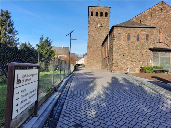 Blick von der Johann-Baptist-Ludwig-Straße in den Privatweg. Foto: Pfarrei St. Martin und St. Damian Rhein-Lahn