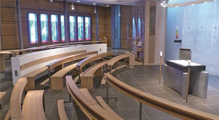 Blickarazzi Rolf-Dieter Schmitz hat uns dieses Bild des Studienhauses Sankt Lambert in Lantershofen überlassen. Vor zehn Jahren wurde das Haus modernisiert. Die Mittel dazu stammten aus allen Diozösen Deutschlands. Die Kapelle ist der Öffentlichkeit, auch zum Gottesdienst, zugänglichRolf Dieter Schmitz