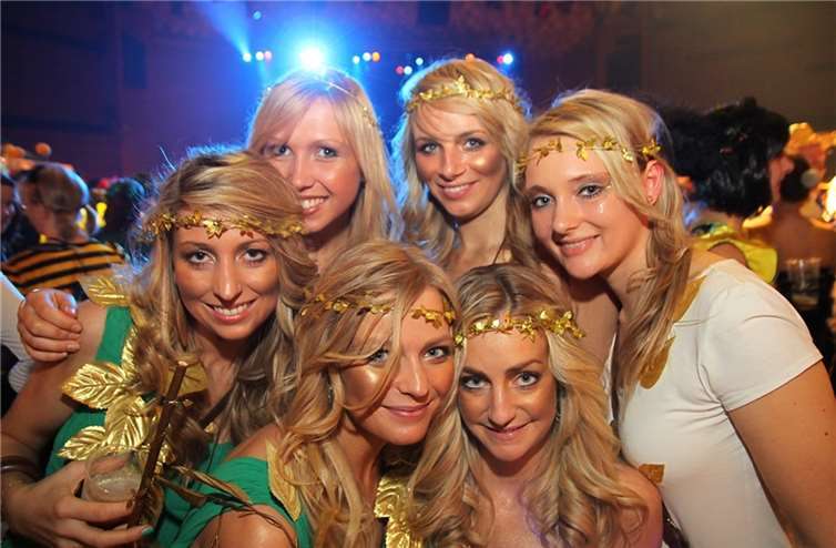 „Blonde Engel“ werden auch auf der „AfterJobParty“ an Weiberfastnacht für närrische Stimmung sorgen. privat