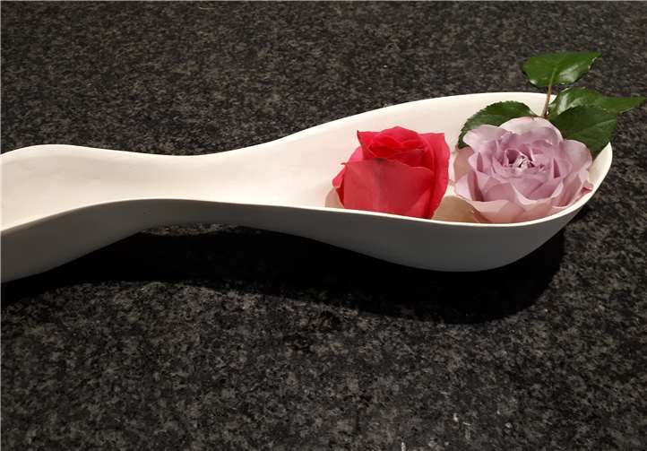 Blüten und Keramik gehen eine tolle Symbiose ein.Foto: privat