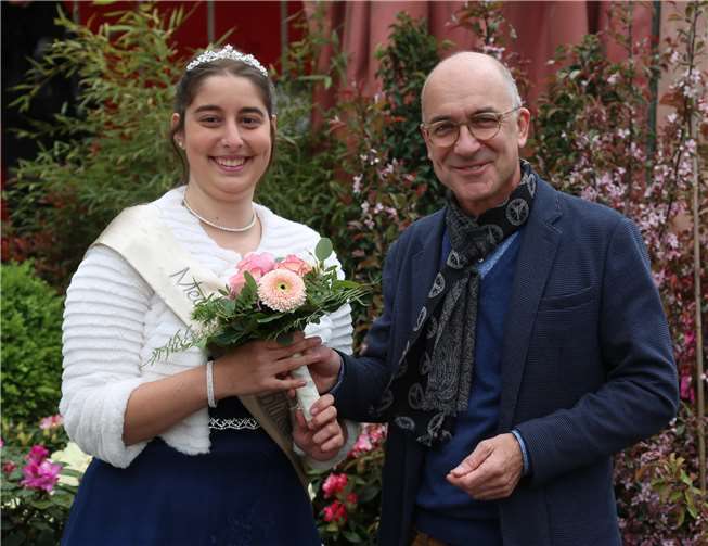 Blütenkönigin Katharina Arndt und Bürgermeister Bert Spilles führten durch die Stationen des Blütenfestes.