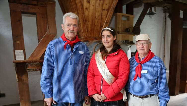 Blütenkönigin Katharina Arndt zeigte sich begeistert von der Wiederherstellung der Alten Technik.