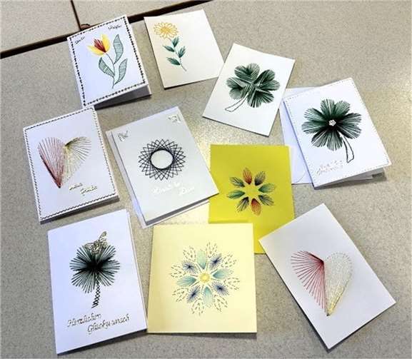 Blumen, Kleeblätter, Herzen, abstrakte Muster und vieles mehr tummelten sich auf Grußkarten. Foto: VG Weißenthurm / Nina Ketzner