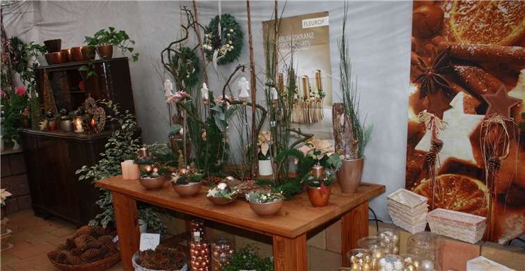 Blumen Schwarz bietet eine Großauswahl wunderschöner Accessoires für die Weihnachtszeit.