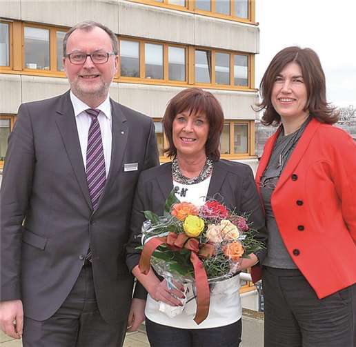 Blumen und Glückwünsche gab es für Petra Strauss von der Agentur für Arbeit in Neuwied. Agentur für Arbeit Neuwied
