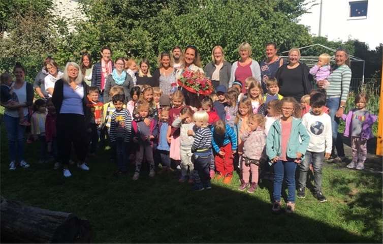 Blumen und viele Gratulationen gab es zum Jubiläum von Marion Balthasar. Foto: privat
