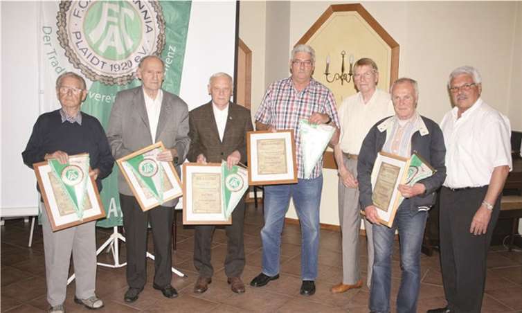 Bodo Geromont, Helmut Retterath, Rolf Börs, Volker Butz, „alt“ Ehrenmitglied Bruno Bartz, Wilfried Döll, Reinhold Jungbluth.  Privat