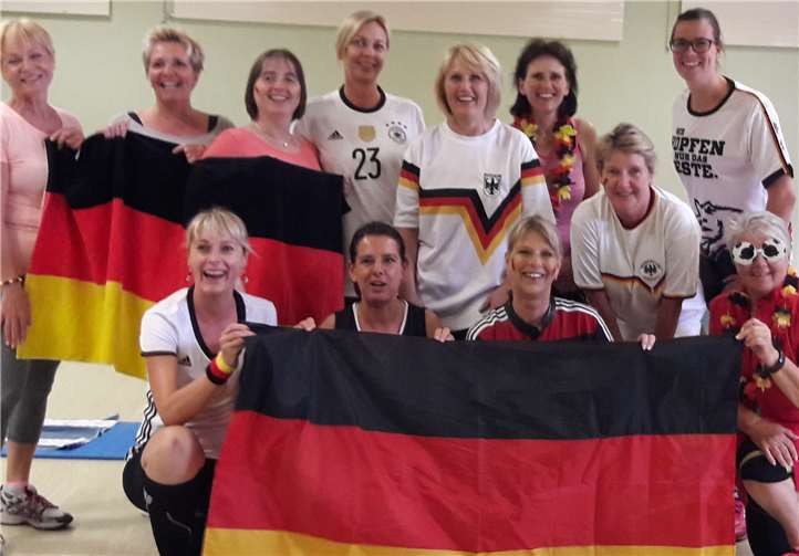 Bodyfit Gruppe des SV Urmitz im Fußballfieber .SV Urmitz