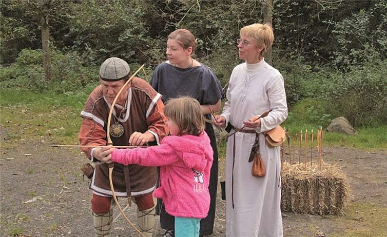 Bogenschießen mit Cicerone Susanne Syré.