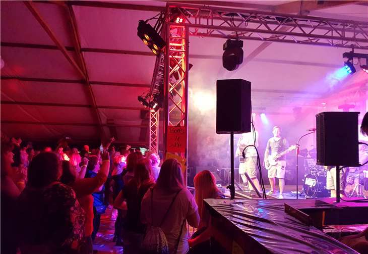 Bombenstimmung herrschte beim Auftritt der Band Miljö.